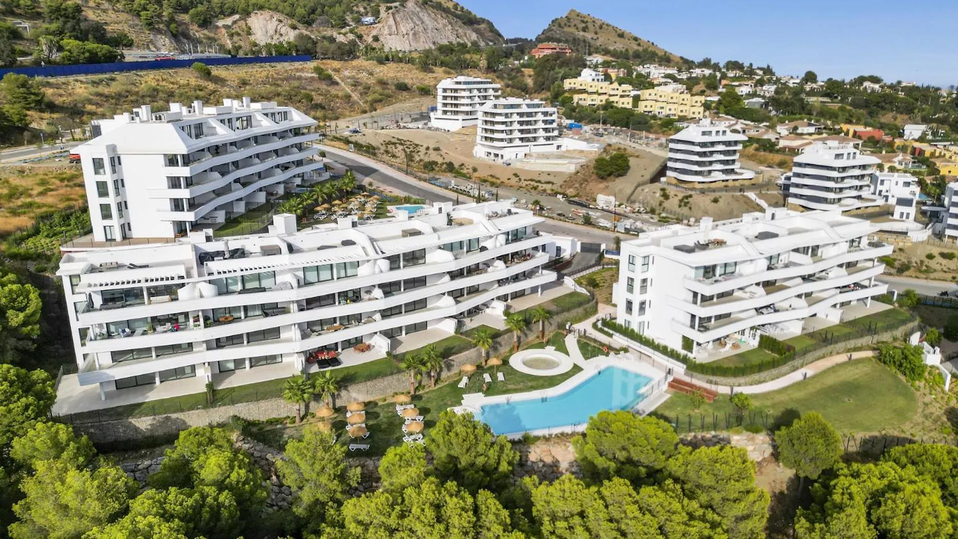 Vivi Homes - Coral Apartment With Sea Views & Pool Fuengirola