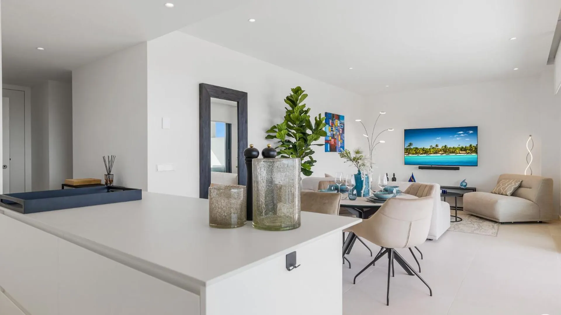 Vivi Homes - Coral Apartment With Sea Views & Pool Fuengirola