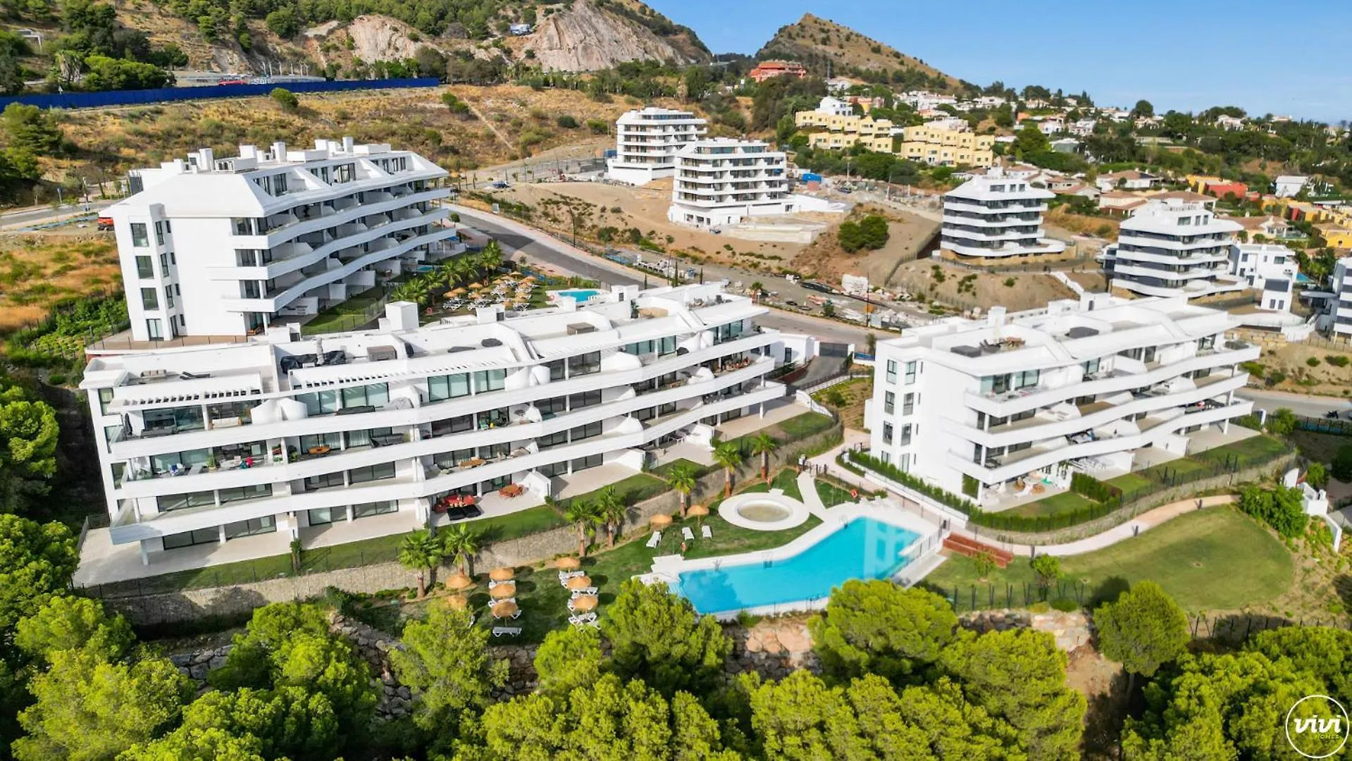 Vivi Homes - Coral Apartment With Sea Views & Pool Fuengirola