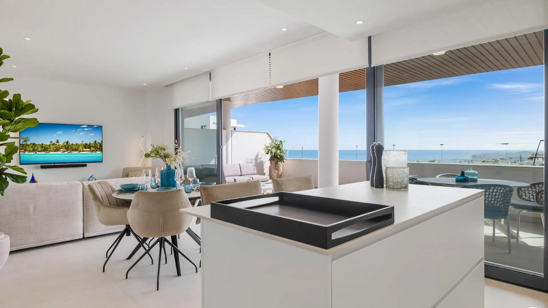 Vivi Homes - Coral Apartment With Sea Views & Pool Fuengirola
