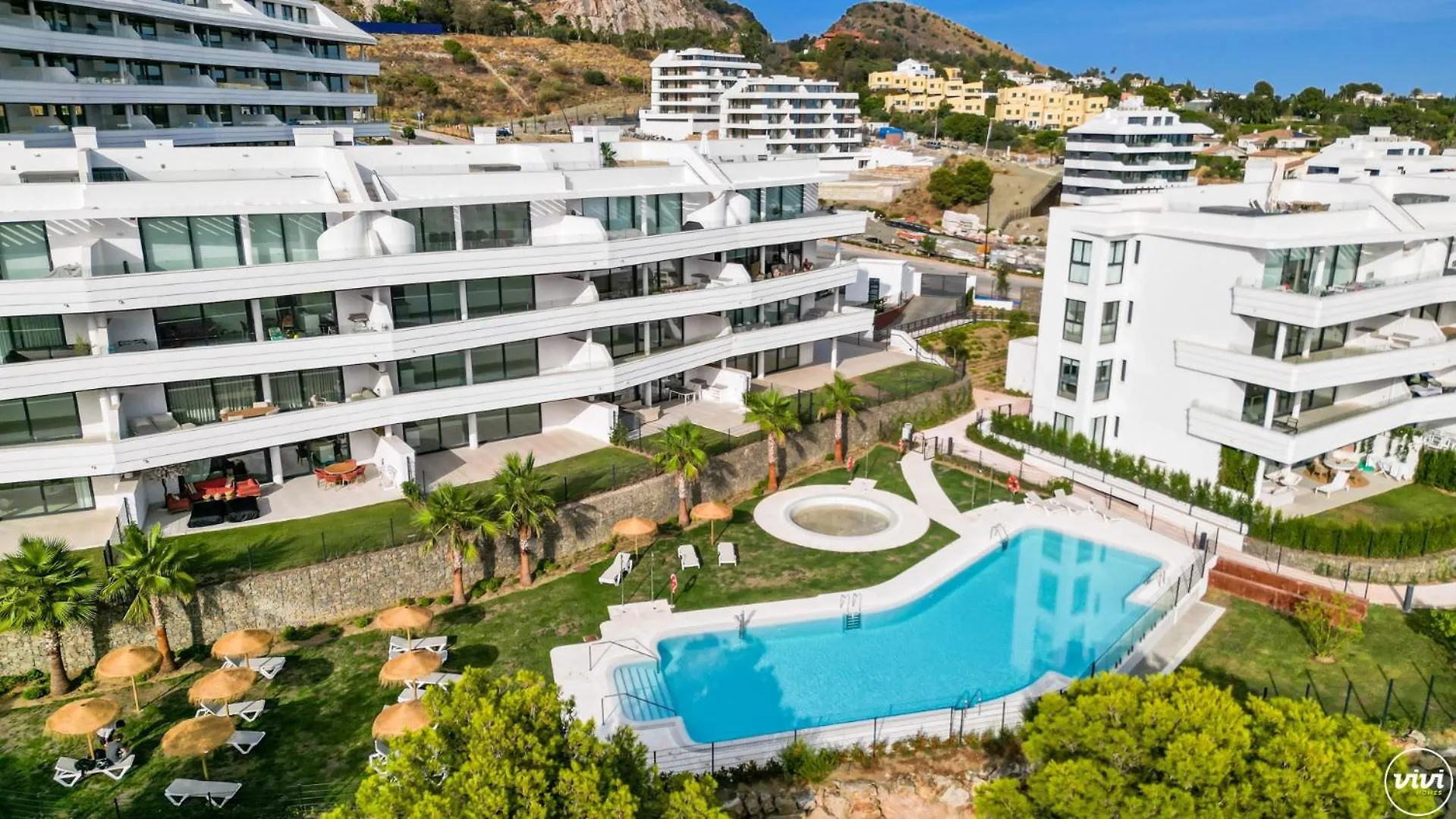 Vivi Homes - Coral Apartment With Sea Views & Pool Fuengirola