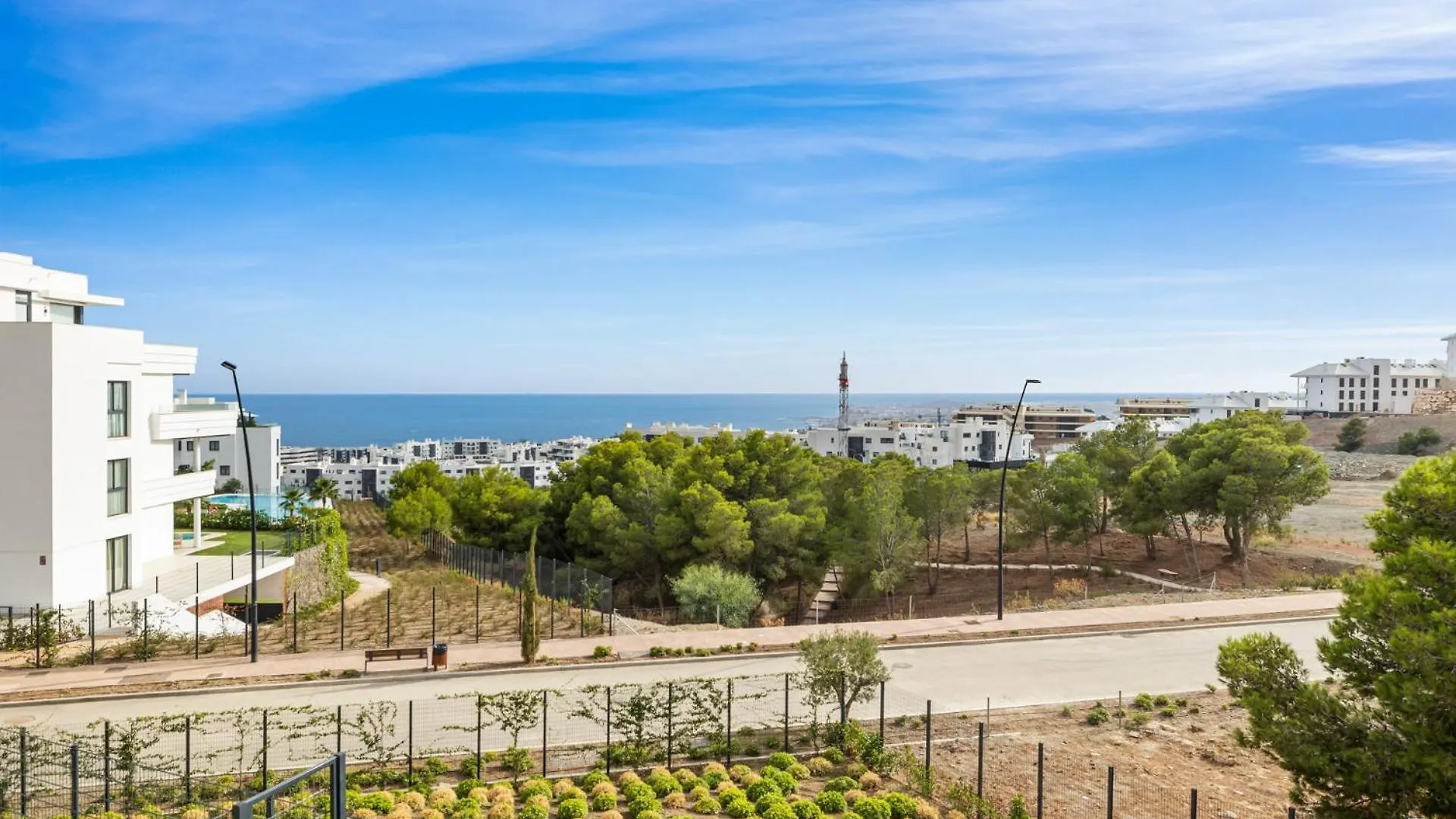 Vivi Homes - Coral Apartment With Sea Views & Pool Fuengirola