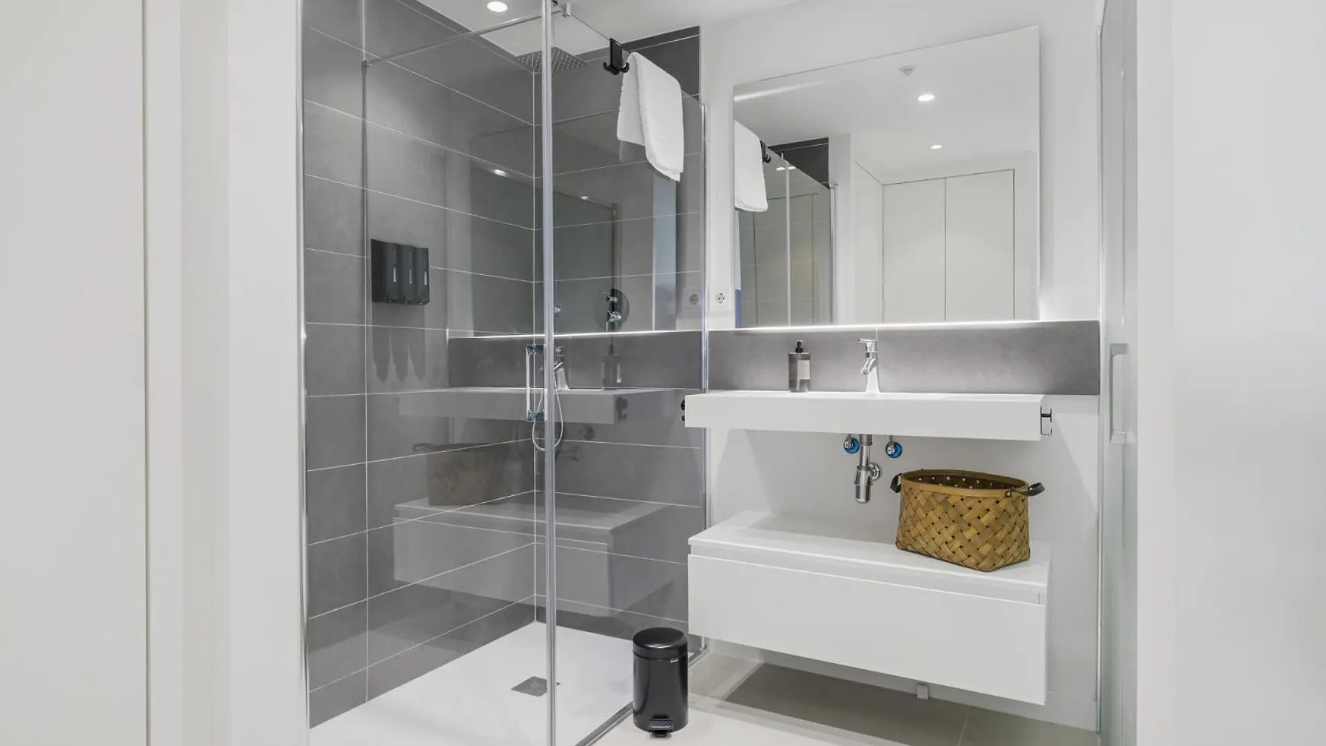 Vivi Homes - Coral Apartment With Sea Views & Pool Fuengirola