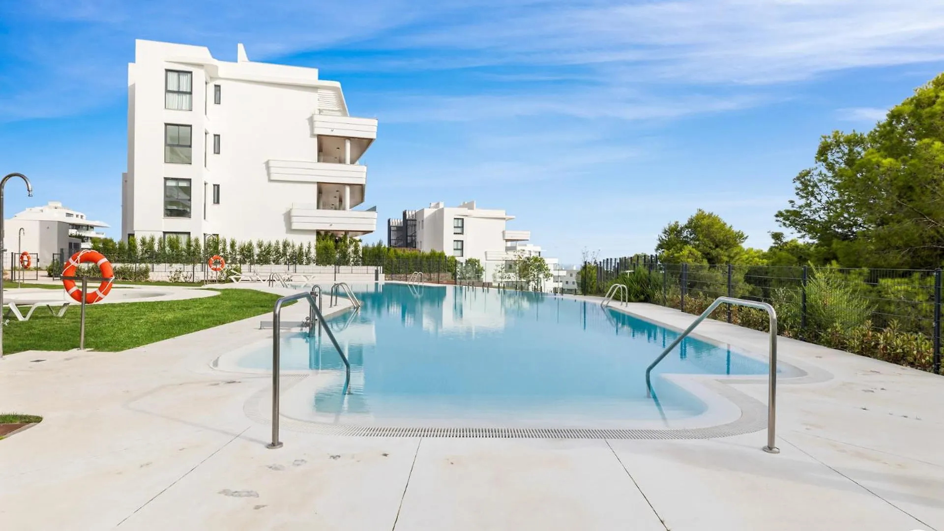Vivi Homes - Coral Apartment With Sea Views & Pool Fuengirola